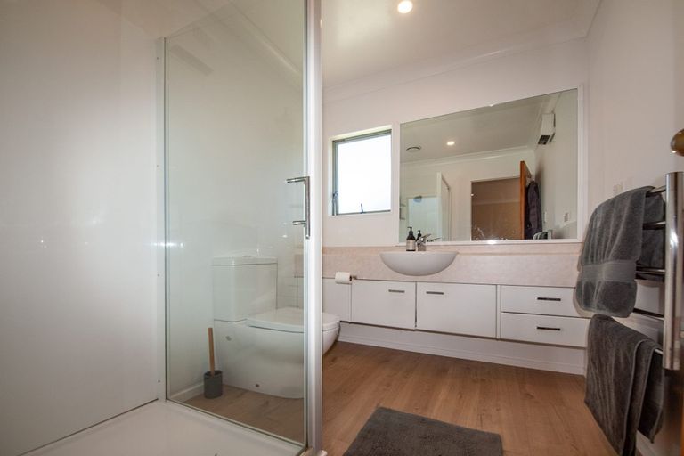 Photo of property in 10 Marford Grove, Churton Park, Wellington, 6037