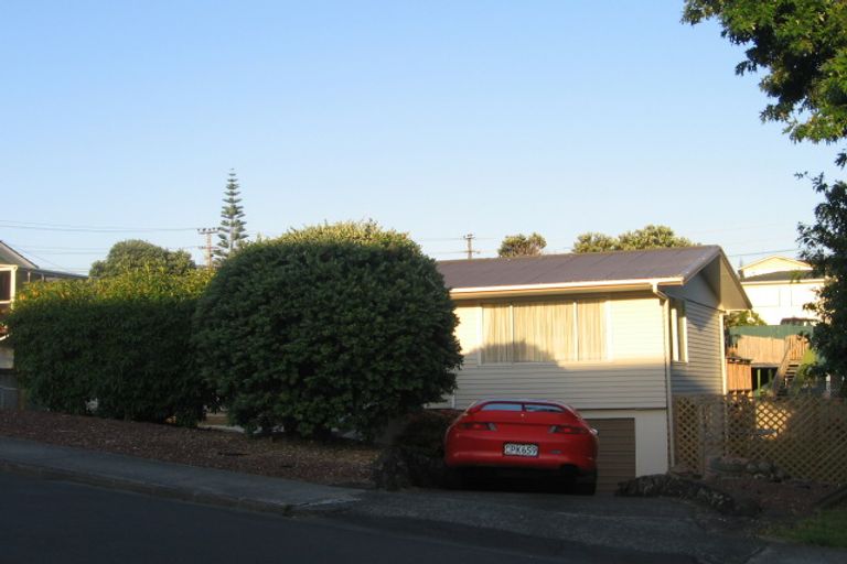 Photo of property in 1/1a Hamilton Place, Glenfield, Auckland, 0629