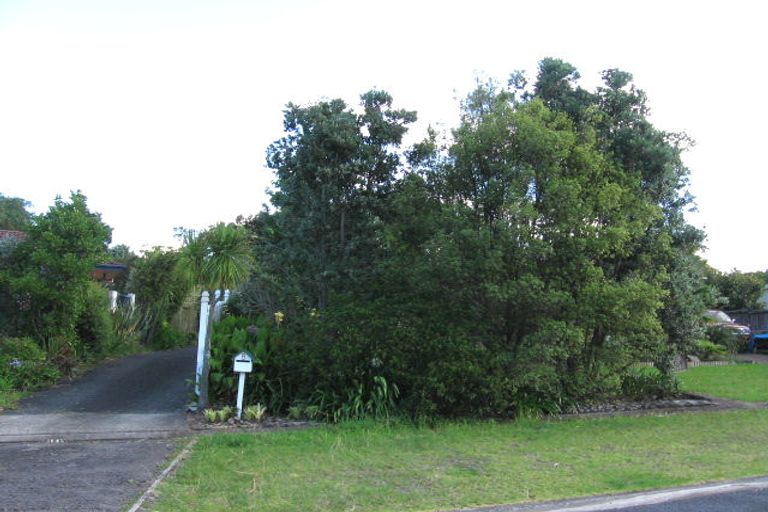 Photo of property in 8 Matanui Street, Northcote, Auckland, 0627