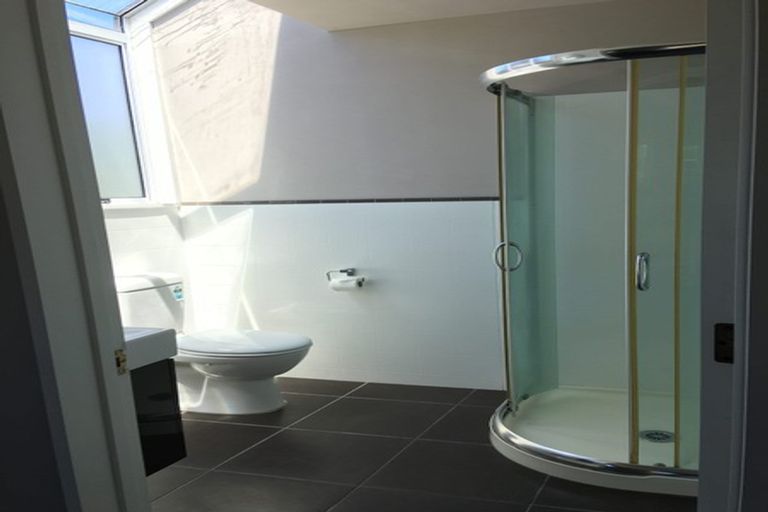 Photo of property in 21 Brockhall Lane, Avonhead, Christchurch, 8042