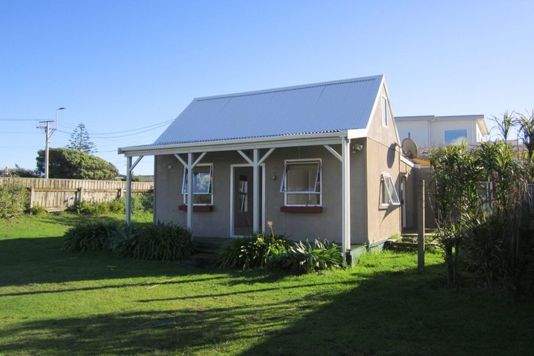 Photo of property in 89 Moana Street, Otaki Beach, Otaki, 5512