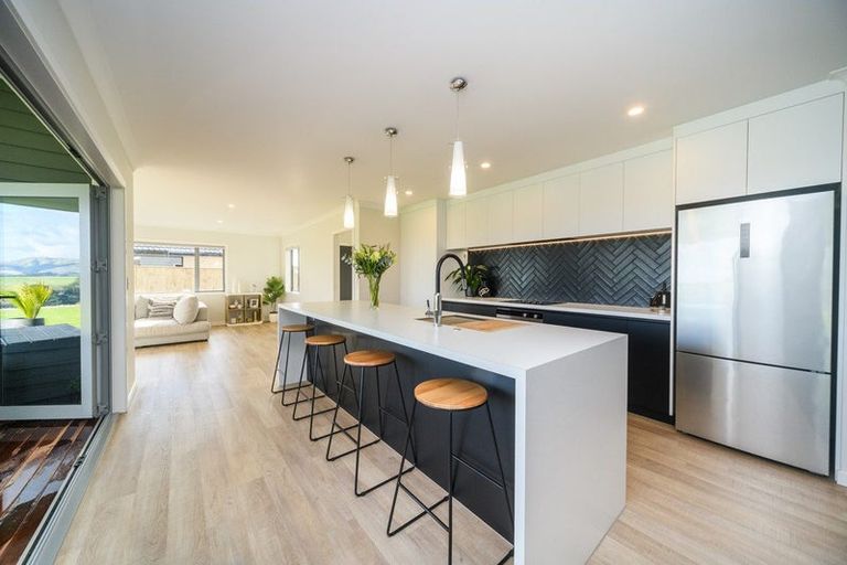 Photo of property in 22 Cyprus Place, Fitzherbert, Palmerston North, 4410