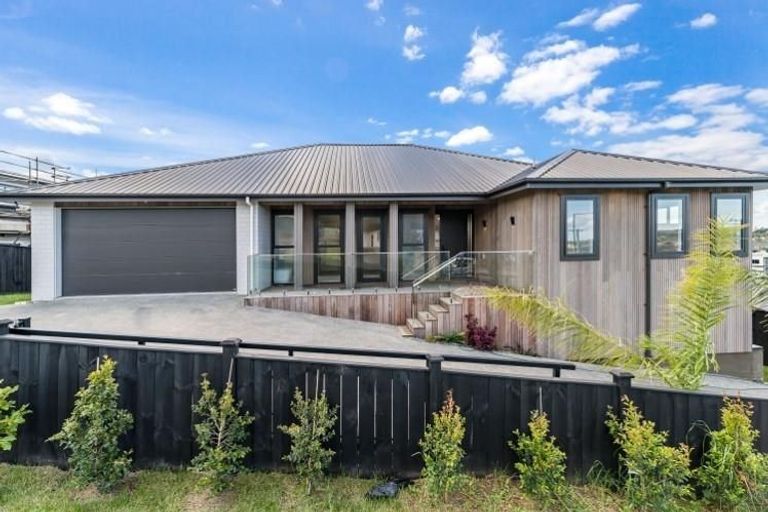 Photo of property in 50 Wainui Road, Silverdale, 0932