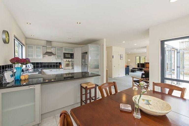 Photo of property in 114 Astley Avenue, New Lynn, Auckland, 0600