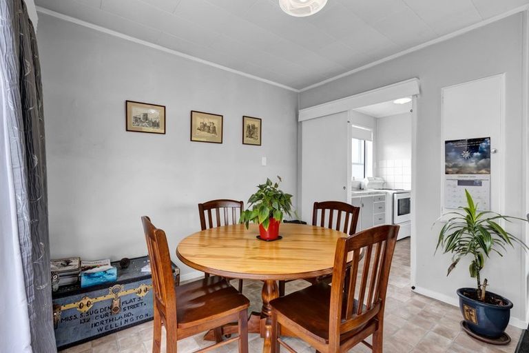 Photo of property in 8 Karaka Street, Inglewood, 4330