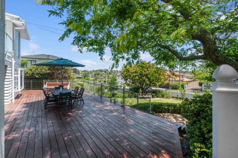 Photo of property in 4 Liston Crescent, Cockle Bay, Auckland, 2014