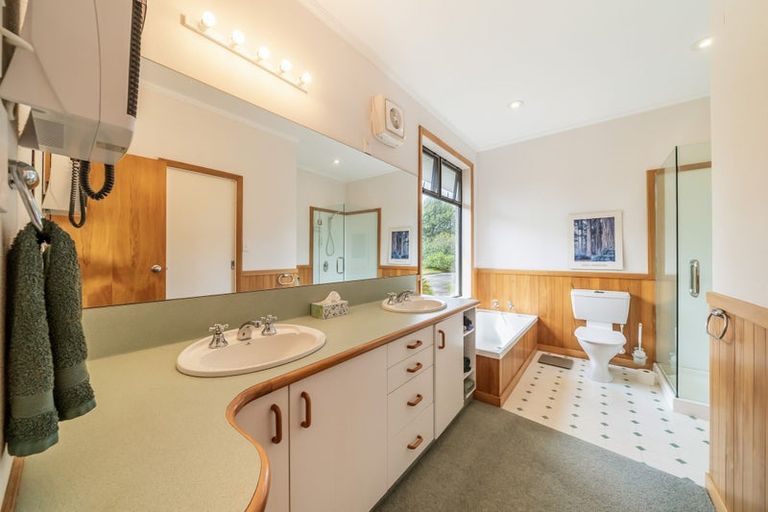 Photo of property in 298b Paekakariki Hill Road, Paekakariki Hill, Porirua, 5381