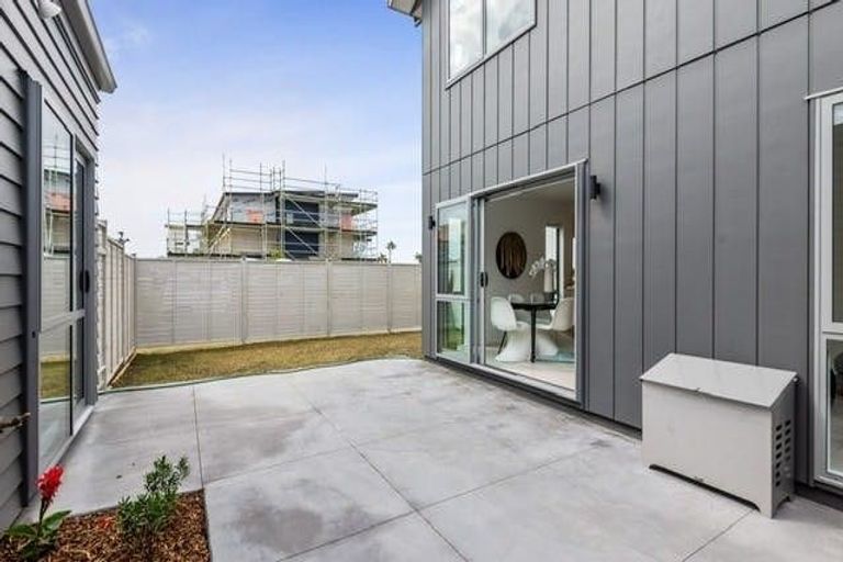 Photo of property in 69 Pepene Avenue, Takanini, 2112