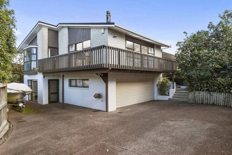 Photo of property in 1/1 Long Street, Torbay, Auckland, 0630