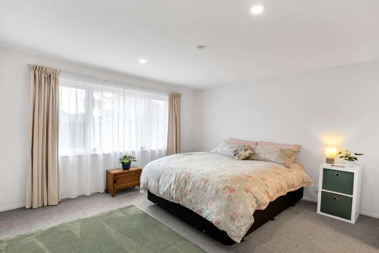 Photo of property in 4 Stonebridge Lane, Oxford, 7430