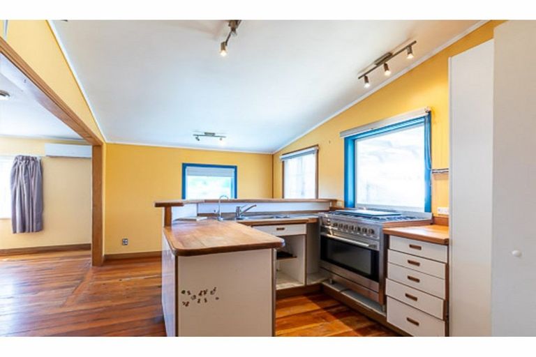 Photo of property in 26 Woodglen Road, Glen Eden, Auckland, 0602