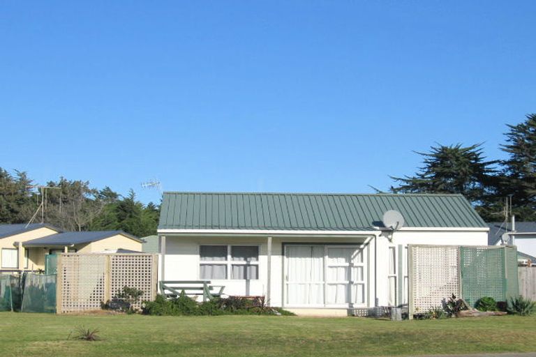 Photo of property in 19 Karaka Street, Otaki Beach, Otaki, 5512