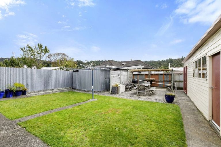 Photo of property in 302 Stokes Valley Road, Stokes Valley, Lower Hutt, 5019