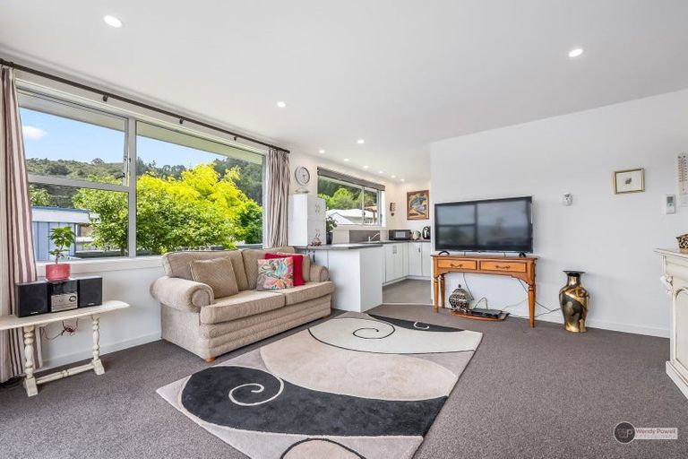 Photo of property in 10a Helvetia Grove, Naenae, Lower Hutt, 5011