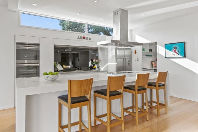 Photo of property in 17 Pitcairn Street, Oakura, 4314