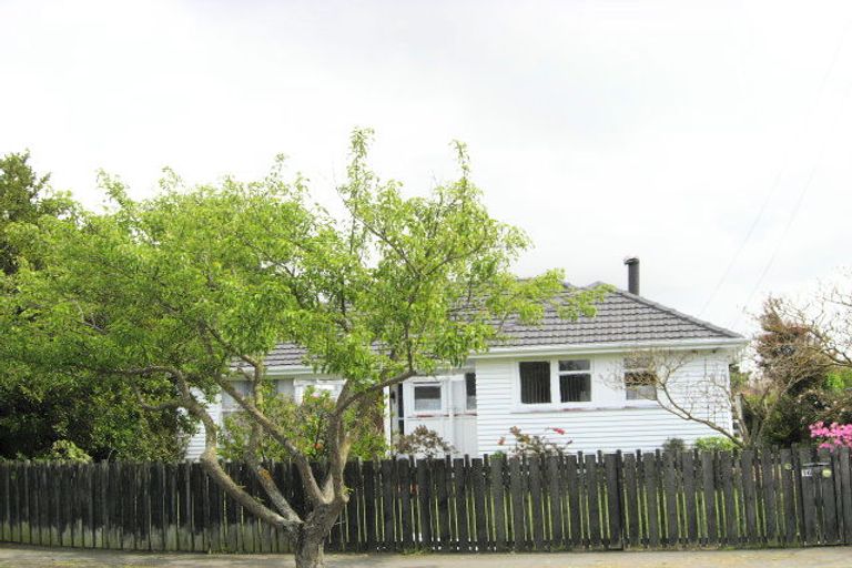 Photo of property in 16 Flay Crescent, Burnside, Christchurch, 8053