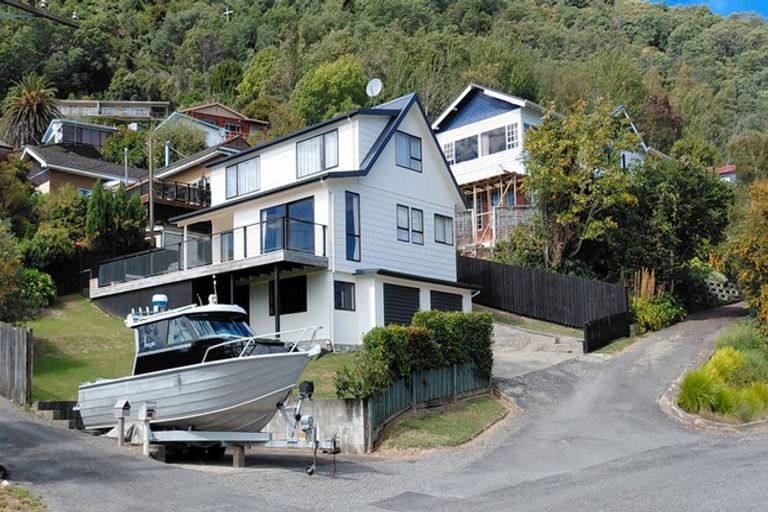 Photo of property in 116 Wellington Street, Picton, 7220