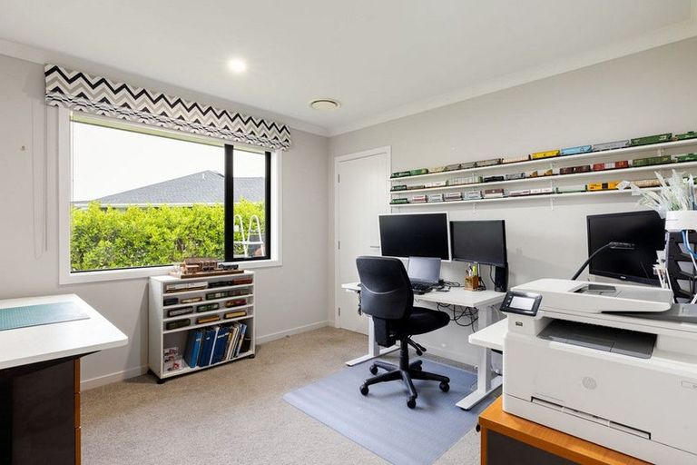 Photo of property in 17 Alan Livingston Drive, Cambridge, 3434