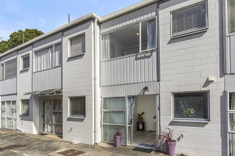 Photo of property in 5/25 Inverness Road, Browns Bay, Auckland, 0630