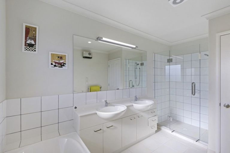 Photo of property in 28 Coolspring Way, Redwood, Christchurch, 8051