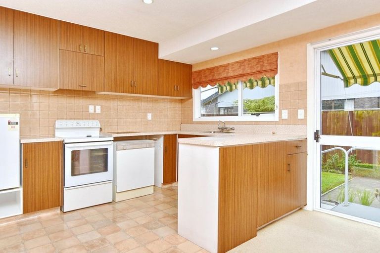 Photo of property in 2/1 Larkhill Place, Russley, Christchurch, 8042