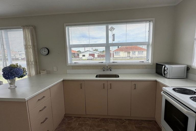 Photo of property in 15 Nelson Street, Waitara, 4320