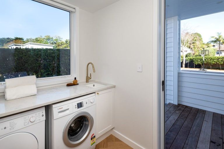 Photo of property in 15 Shelly Beach Parade, Cockle Bay, Auckland, 2014