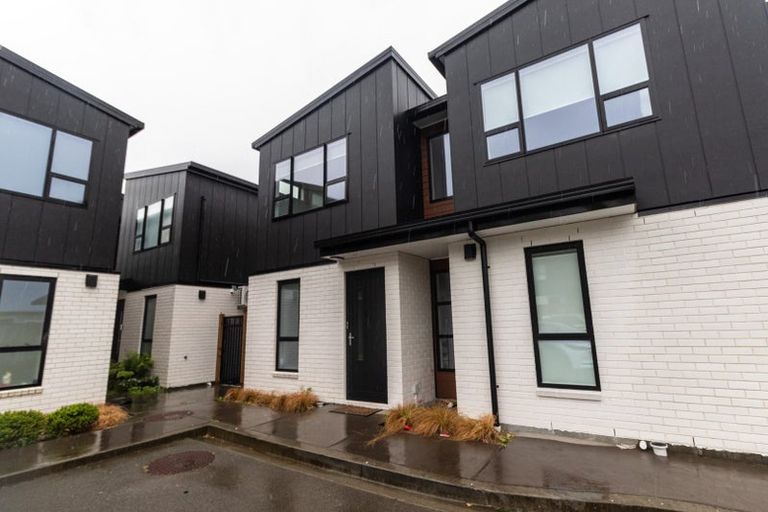 Photo of property in 11/27 Main Road, Wainuiomata, Lower Hutt, 5014