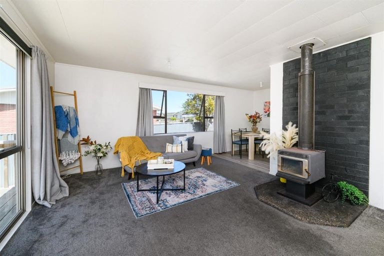 Photo of property in 24 Fergusson Street, Marton, 4710