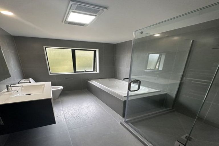 Photo of property in 8a Lynn Road, Bayview, Auckland, 0629