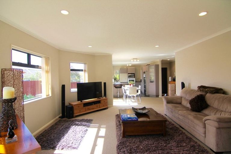 Photo of property in 38 Chesterfield Way, Orewa, 0931