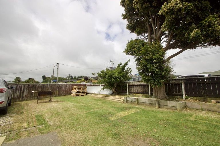 Photo of property in 15 Barrett Road, Whalers Gate, New Plymouth, 4310