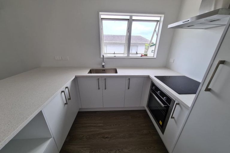 Photo of property in 18 Styca Place, Sunnyvale, Auckland, 0612