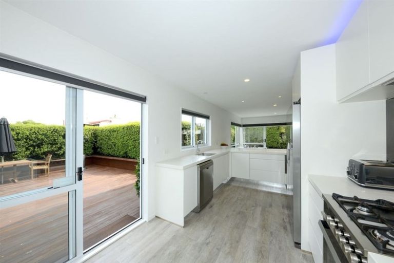 Photo of property in 30 Beauford Place, Parklands, Christchurch, 8083