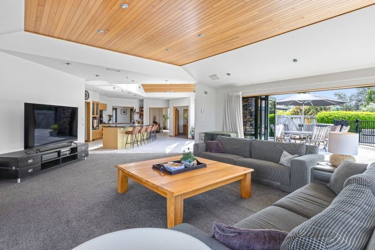 Photo of property in 115 Grand Drive, Orewa, 0931