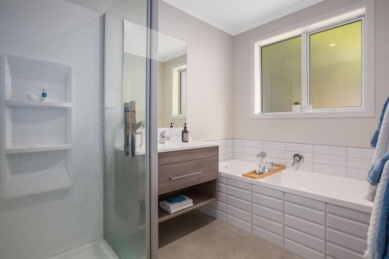 Photo of property in 11 Banks Boulevard, Whitby, Porirua, 5024