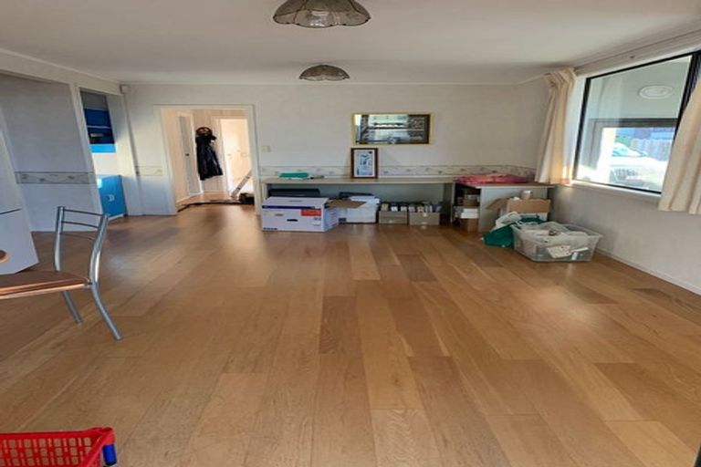 Photo of property in 17 Waller Avenue, Bucklands Beach, Auckland, 2012