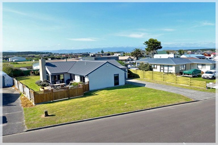 Photo of property in 4 Low Avenue, Foxton Beach, Foxton, 4815