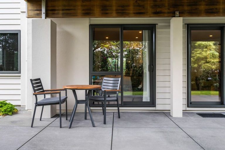 Photo of property in 16 Fred Carr Place, One Tree Point, 0118