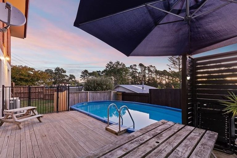 Photo of property in 25 Anich Road, Massey, Auckland, 0614