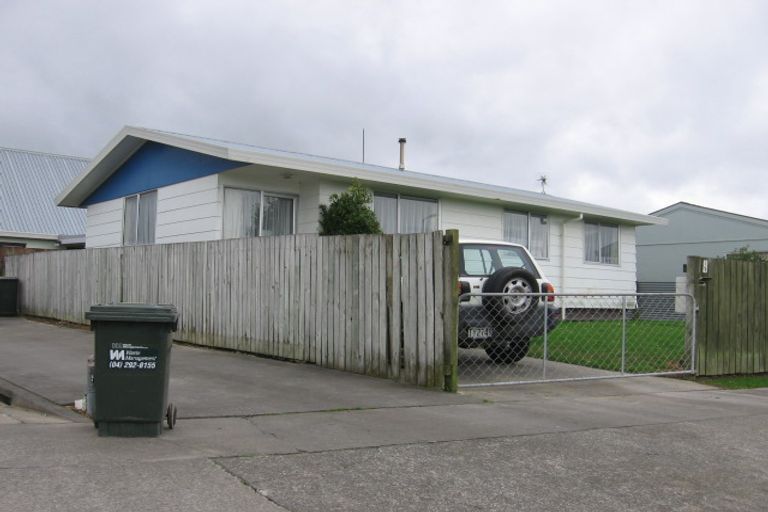 Photo of property in 18 Tiller Close, Kelvin Grove, Palmerston North, 4414