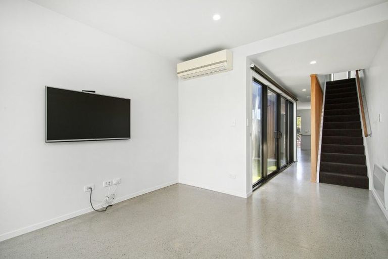 Photo of property in 1/50 Mandalay Terrace, Khandallah, Wellington, 6035