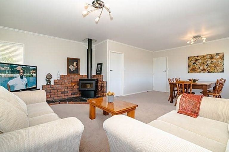 Photo of property in 54 Ravenwood Drive, Forrest Hill, Auckland, 0620