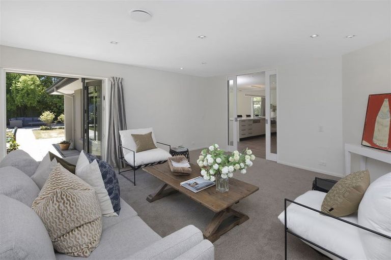 Photo of property in 72 Memorial Avenue, Ilam, Christchurch, 8053