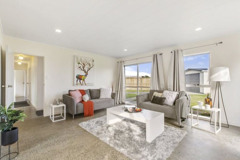Photo of property in 21 Calthorp Close, Favona, Auckland, 2024