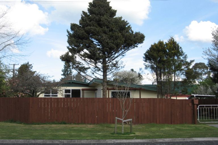 Photo of property in 2 Farnworth Avenue, Holdens Bay, Rotorua, 3010