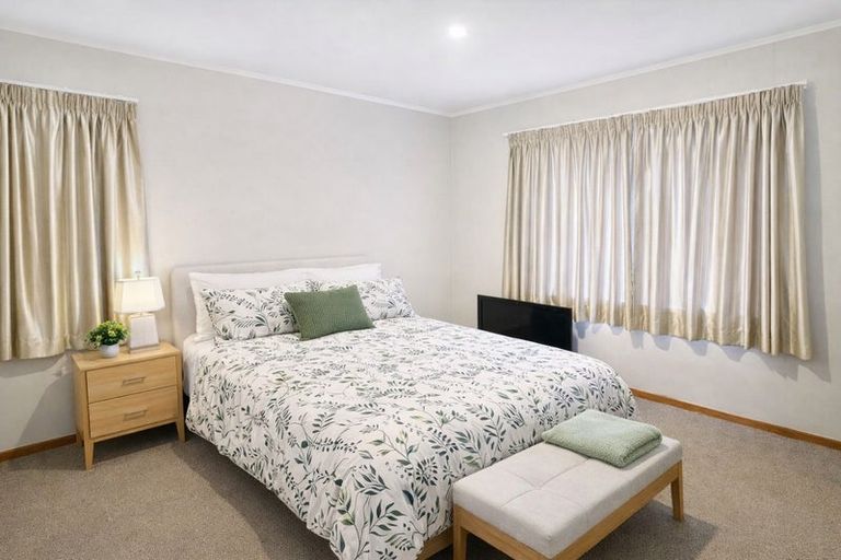 Photo of property in 21 Riverpark Crescent, Henderson, Auckland, 0610