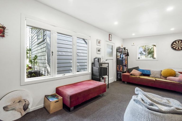 Photo of property in 17 Rangatira Road, Birkdale, Auckland, 0626