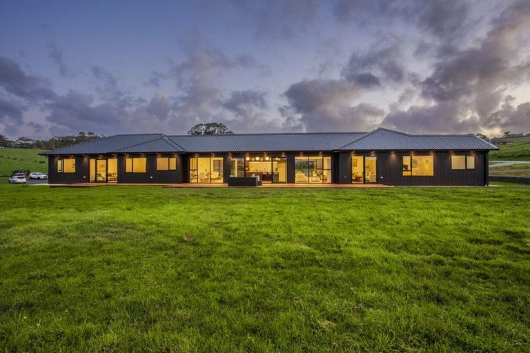 Photo of property in 1 Piwari Lane, Taupaki, 0782