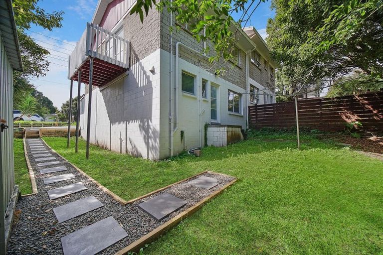 Photo of property in 2/10 Woodvale Road, Glen Eden, Auckland, 0602